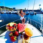 Cozy Boat In Nova Gaia, Porto Vila Nova de Gaia