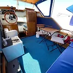 Úszó hotel Cozy Boat In Nova Gaia, Porto