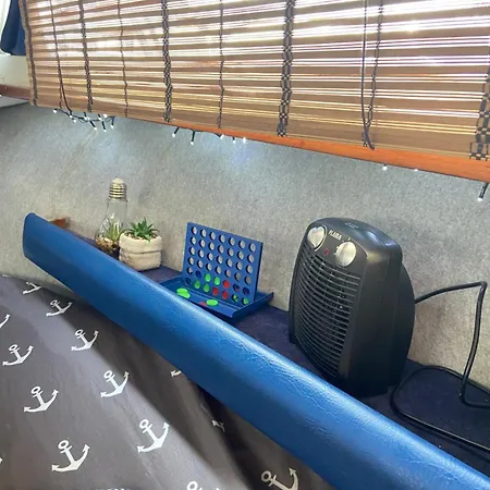 Cozy Boat In Nova Gaia, Porto Botel