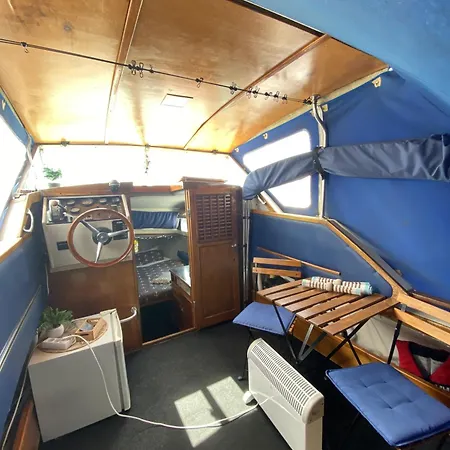 Cozy Boat In Nova Gaia, Porto *