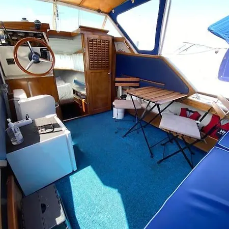Botel Cozy Boat In Nova Gaia, Porto
