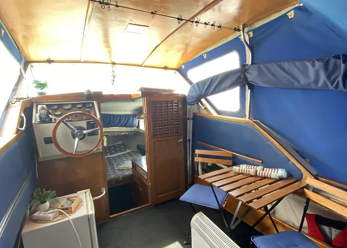 Cozy Boat In Nova Gaia, Porto *