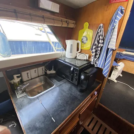 Botel Cozy Boat In Nova Gaia, Porto Vila Nova de Gaia