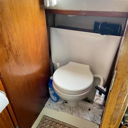Cozy Boat In Nova Gaia, Porto Ботель Вила-Нова-ди-Гая