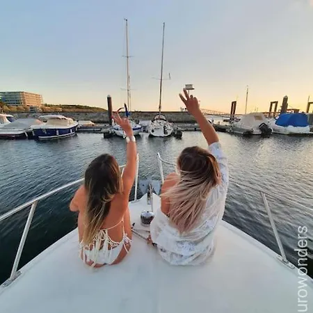 Cozy Boat In Nova Gaia, Porto *