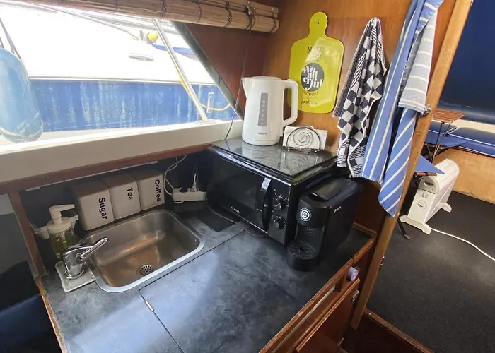 Ботель Cozy Boat In Nova Gaia, Porto Вила-Нова-ди-Гая