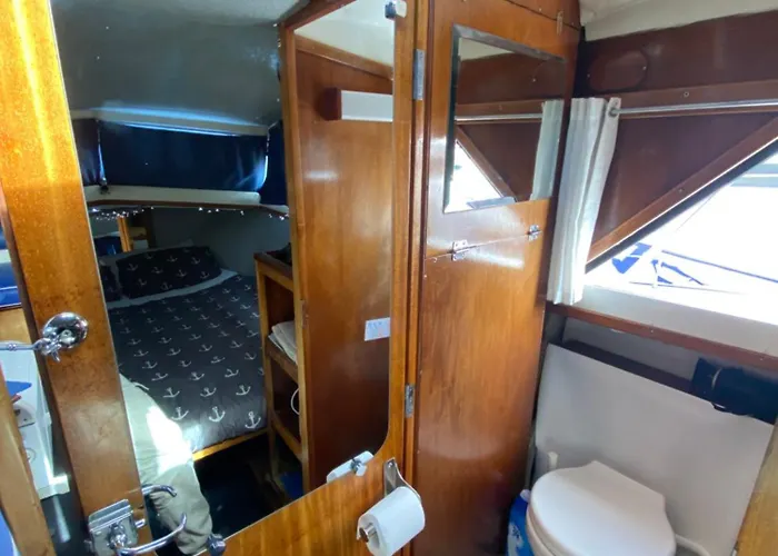 Botel Cozy Boat In Nova Gaia, Porto *