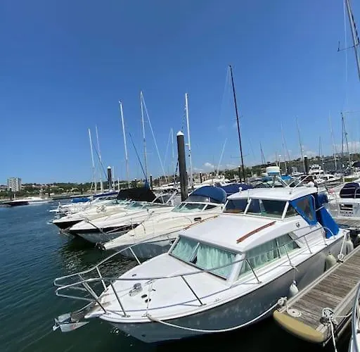 Cozy Boat In Nova Gaia, Porto Вила-Нова-ди-Гая
